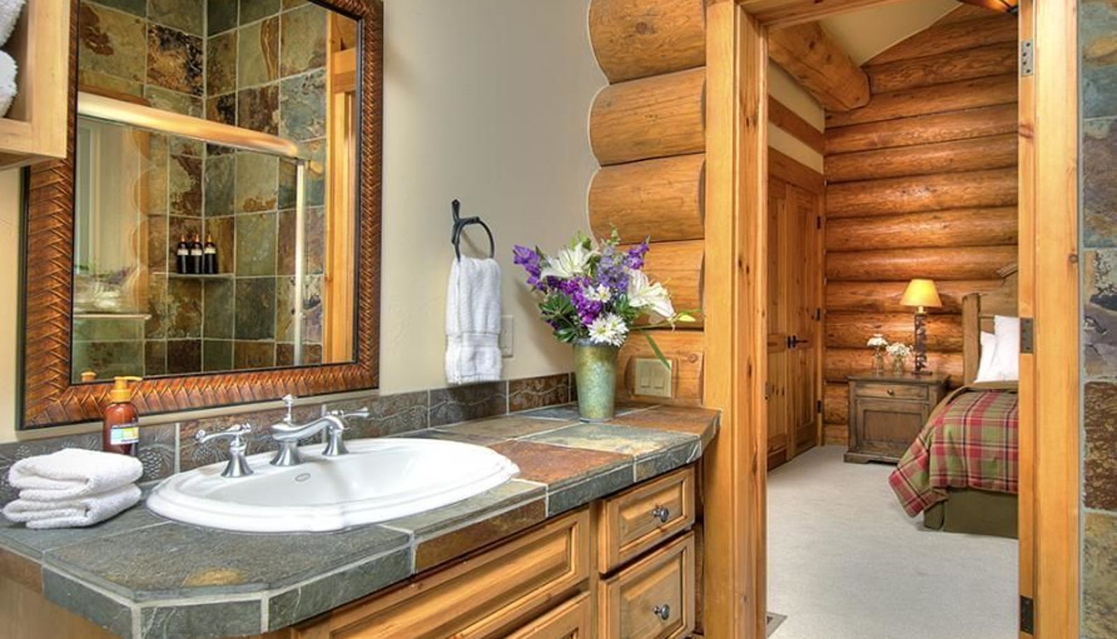 Badezimmer - Solitude Cabin by Jackson Lodging Company