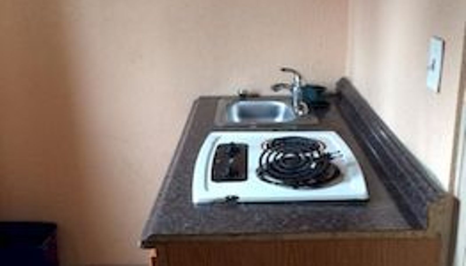 Küchenbereich im Zimmer - City Motel