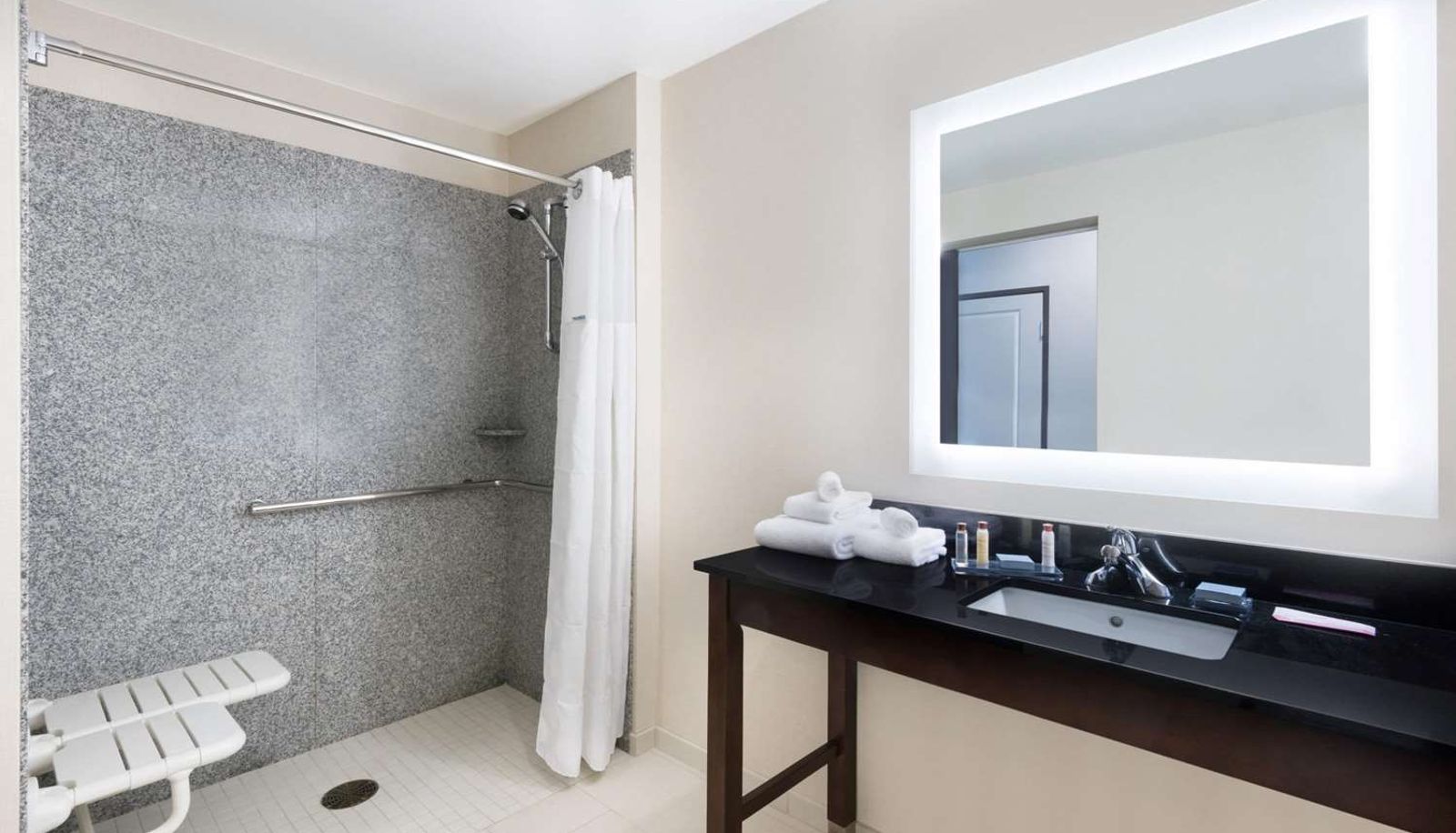 Zimmer - Wingate by Wyndham Sidney