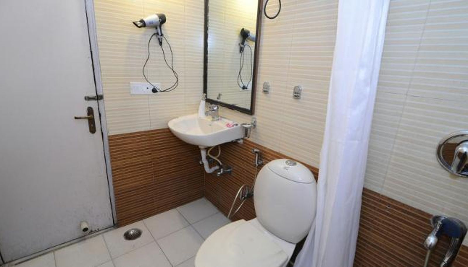 Superior room (single) - South Delhi Hotel  Atithi - East of Kailash