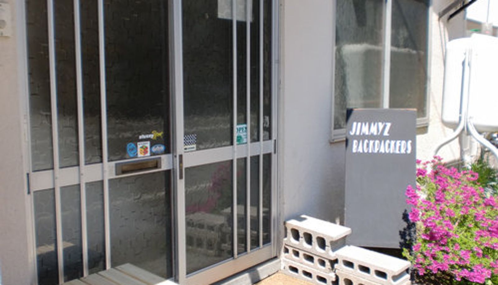 Außenansicht - Jimmyz Backpackers