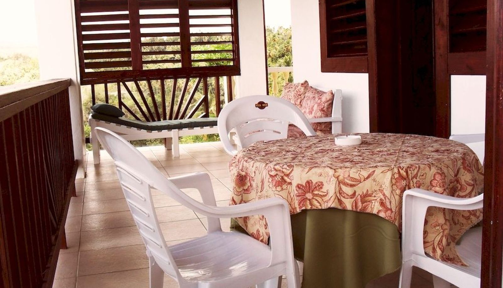 Restaurant - Laniappe Apartments