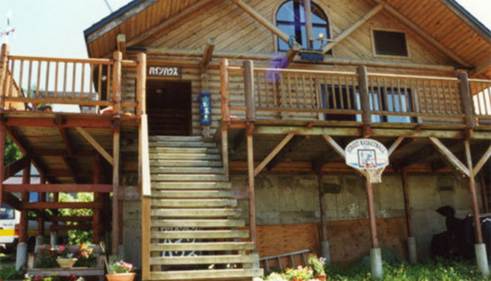 Exterior view - Log Pension Pinehouse