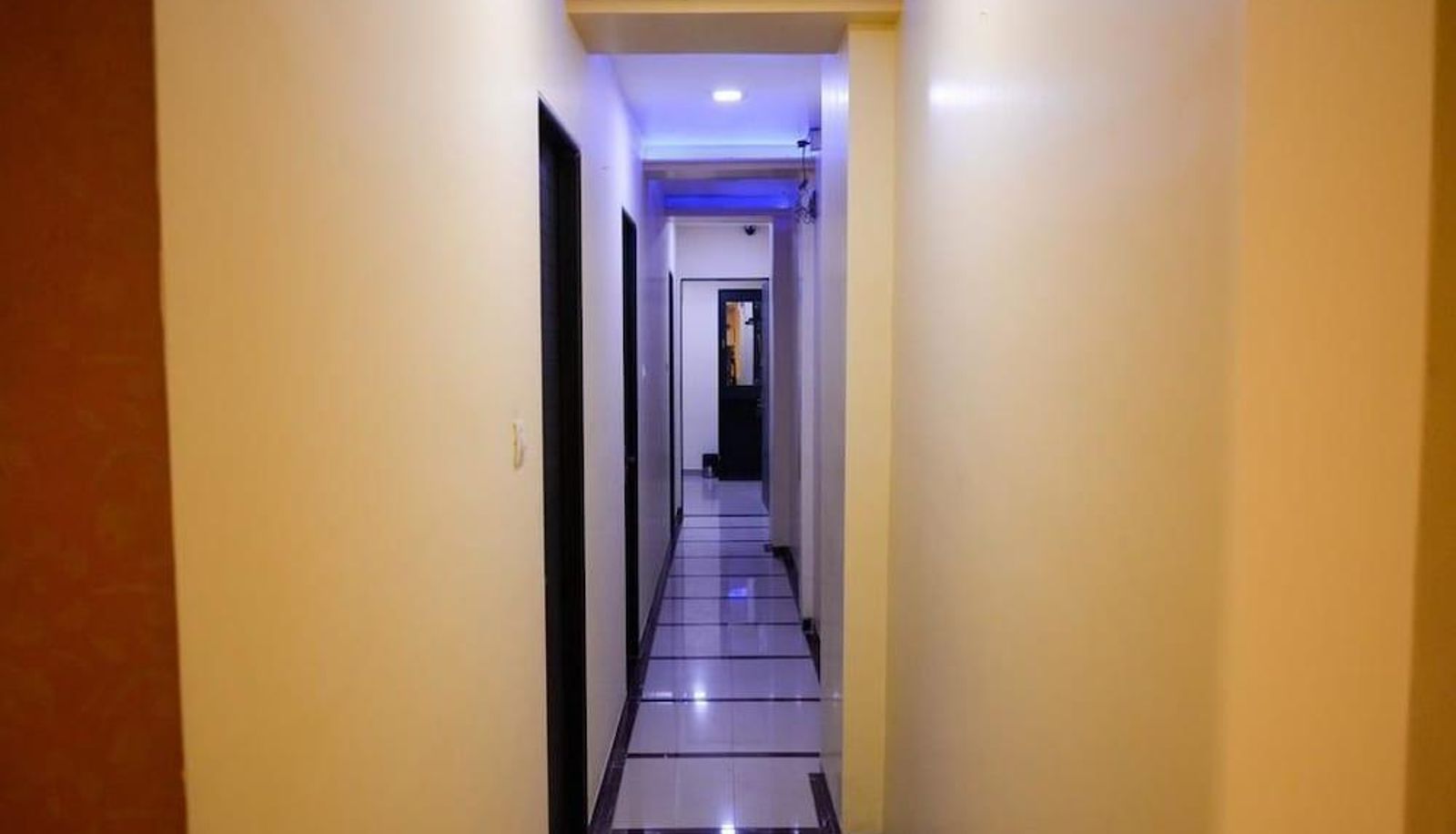 Hall - Hotel Ascot Inn