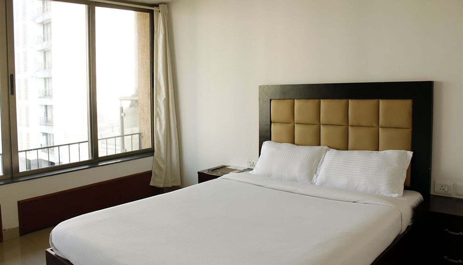 Standardzimmer (Einzel) - Laurent & Benon Suites
