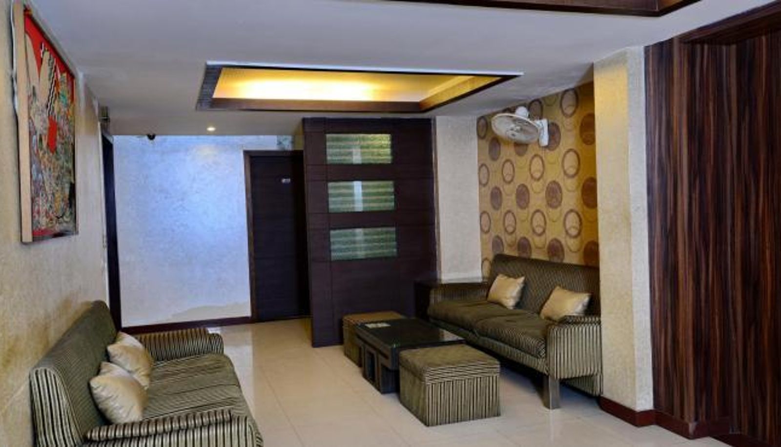 Info - Hotel Crystal Retreat