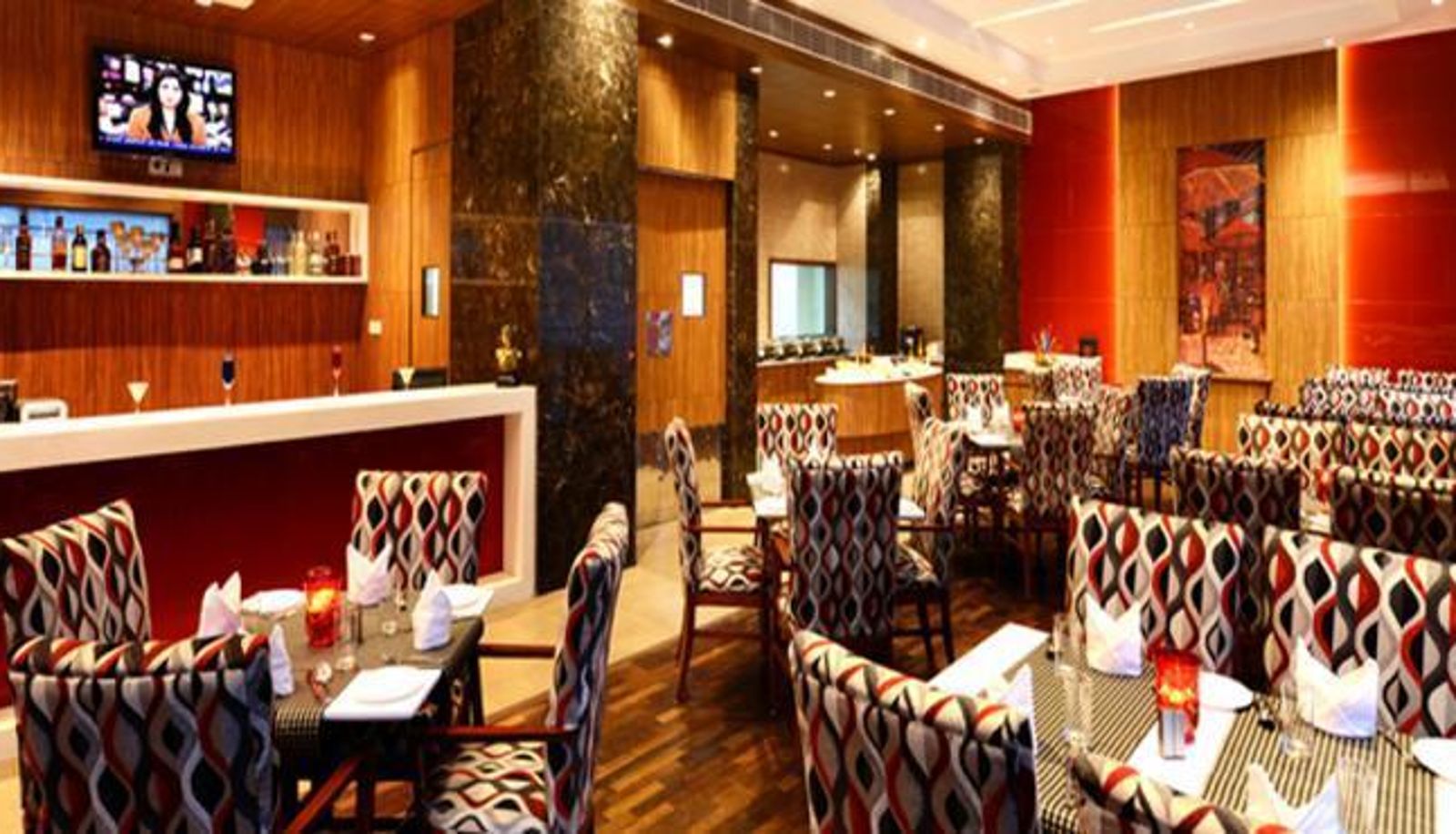 Salle de petit-déjeuner dans le restaurant - JP Hotel & Resorts