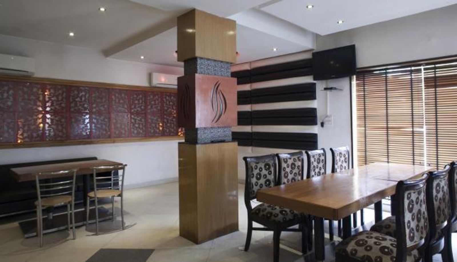 Breakfast room within the restaurant - Hotel SDC Pride