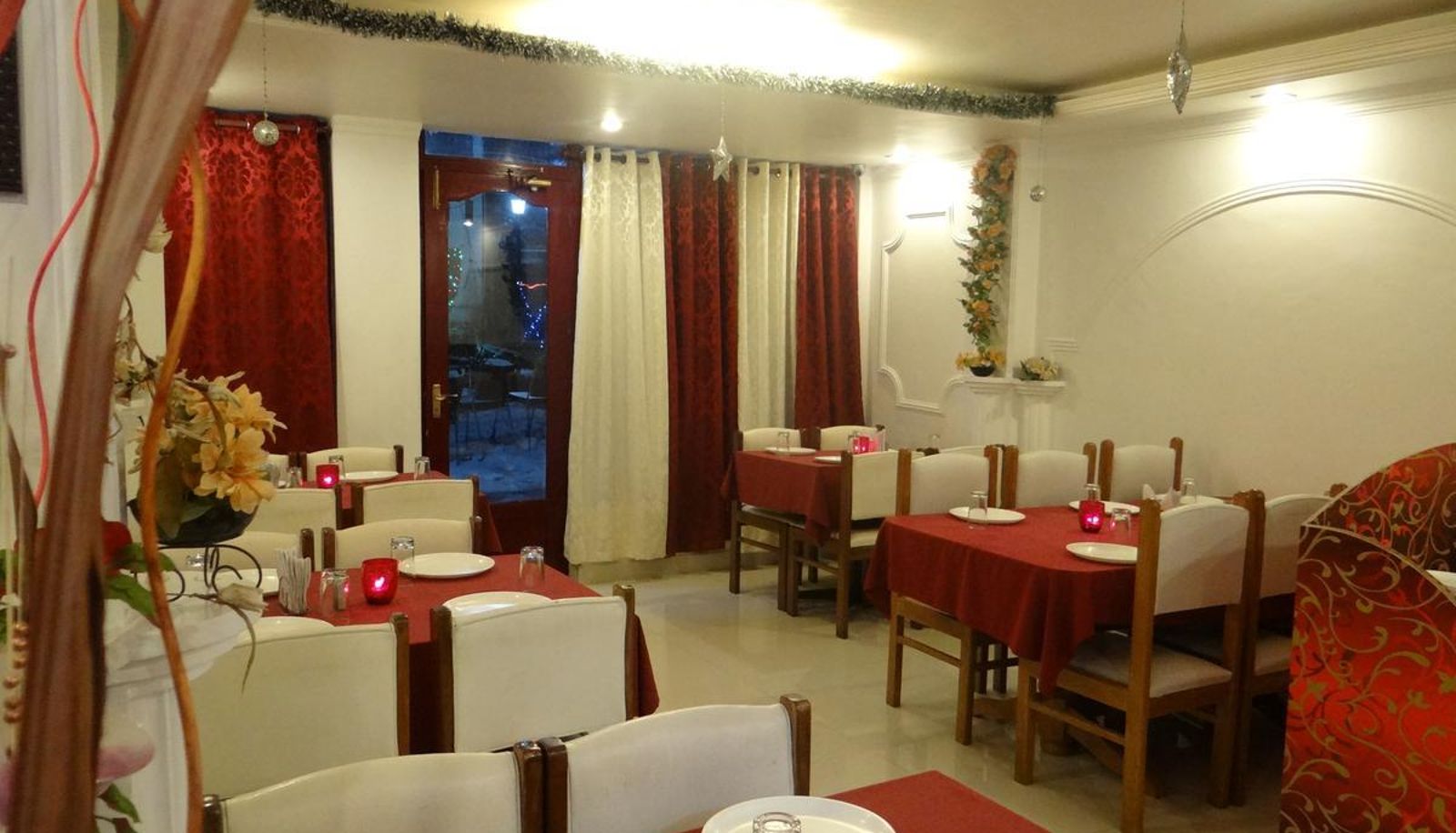 Salle de petit-déjeuner dans le restaurant - Hotel Vintage