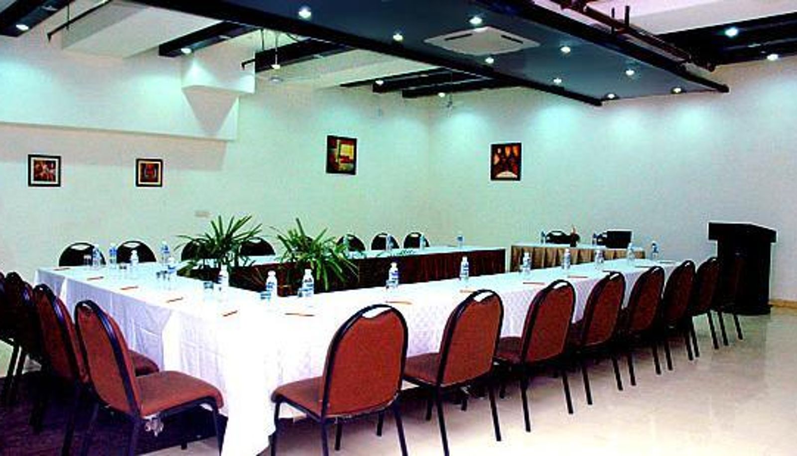 Info - JHT Hotels