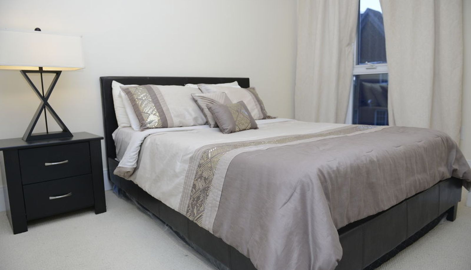 Apartment - Life Suites Luxury Downtown Condos