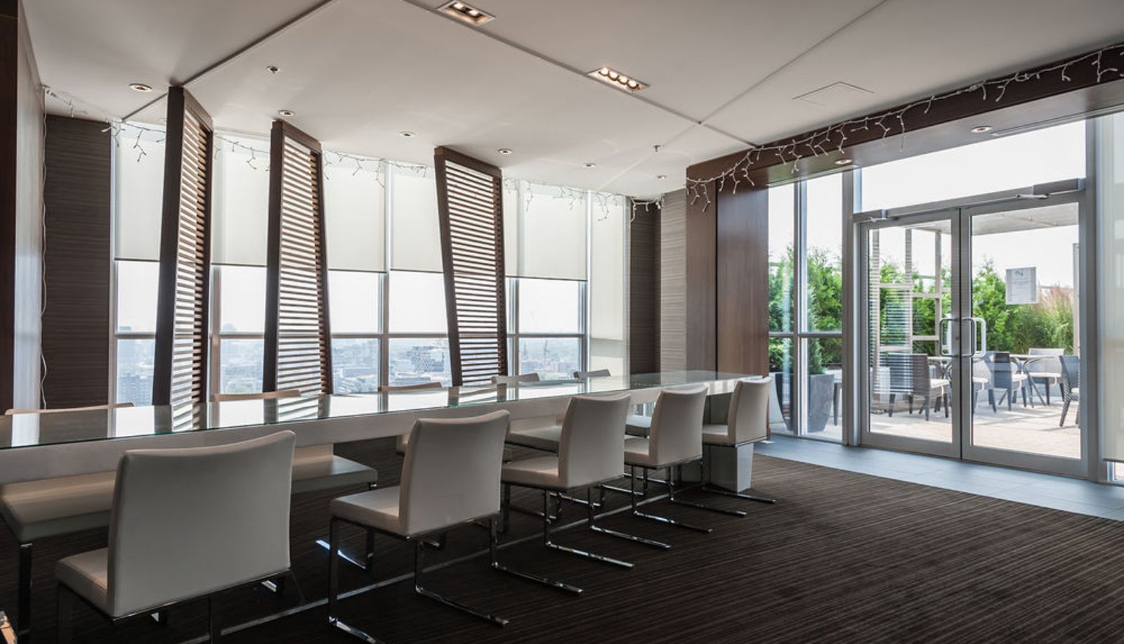 Meeting room - Life Suites - Front and Spadina