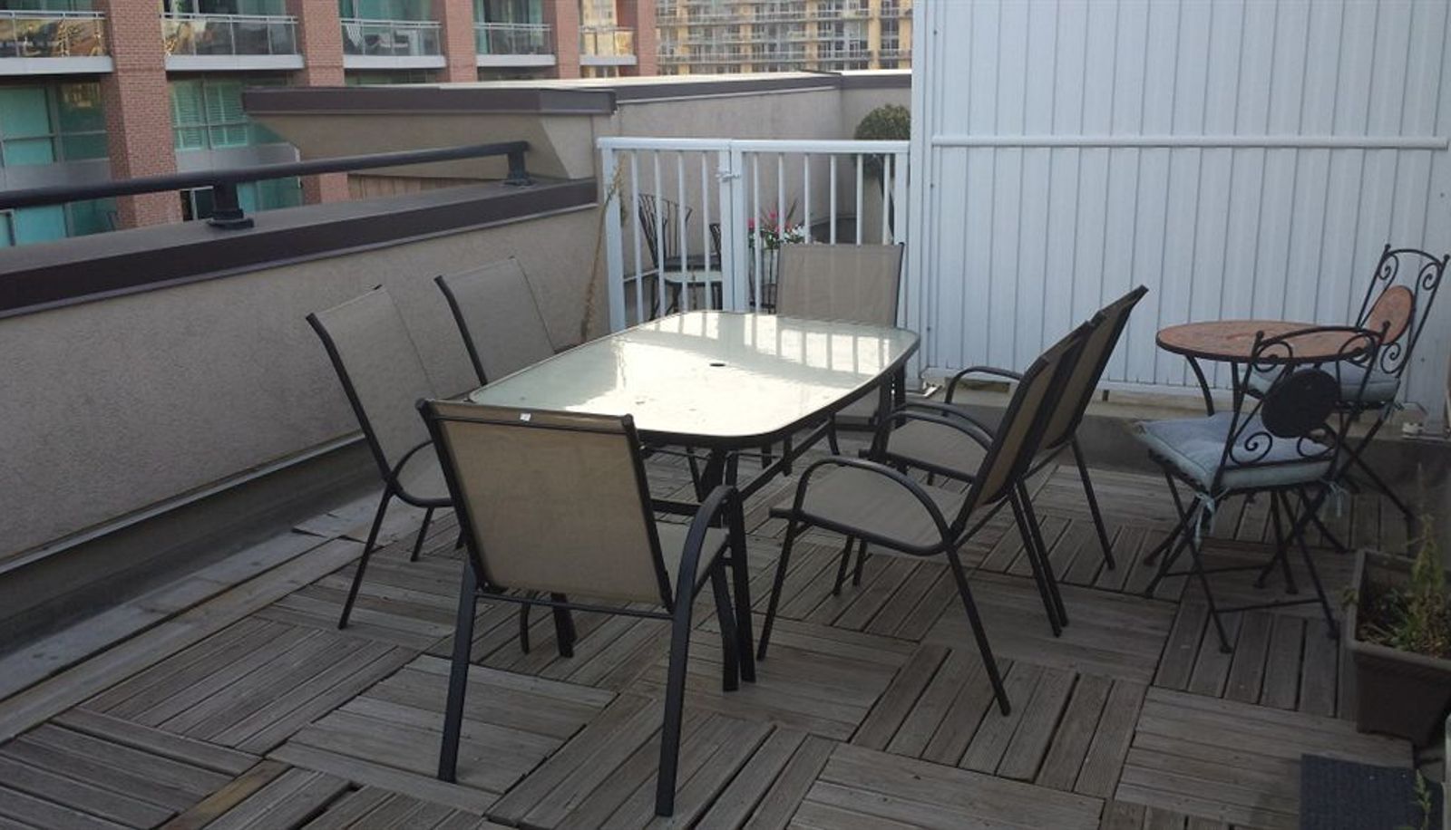 Taras - Toronto Escape - The Quartz Townhouse