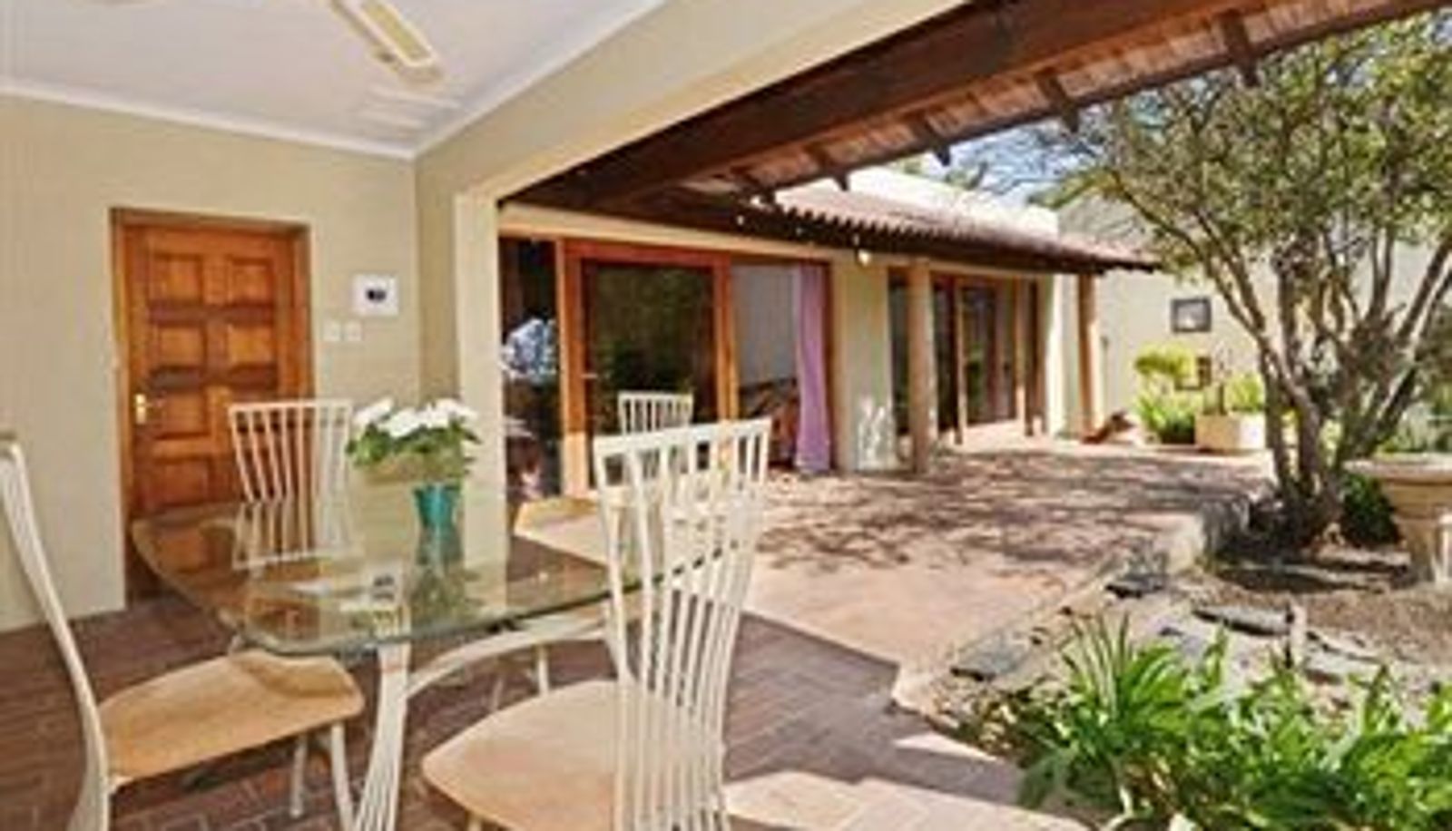 Taras - Randburg Cottages & Conferencing