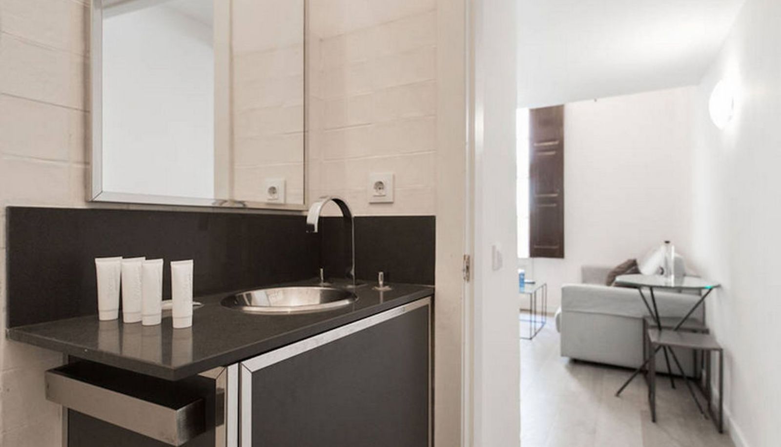 Bathroom - No 5 - The Streets Apartments Barcelona