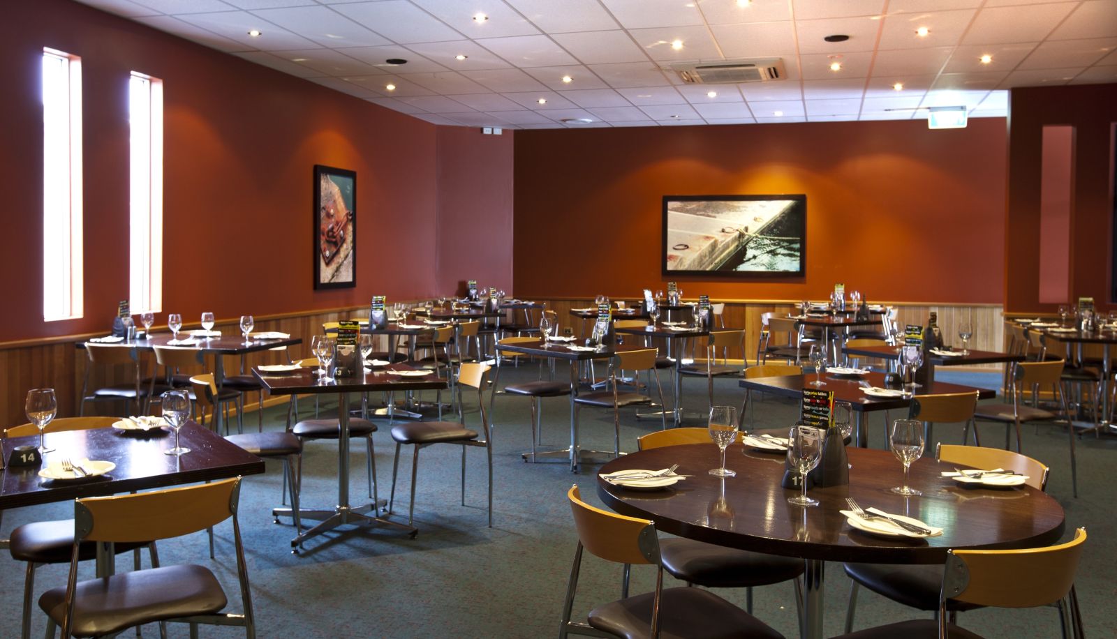 Restaurant - Edgewater Hotel
