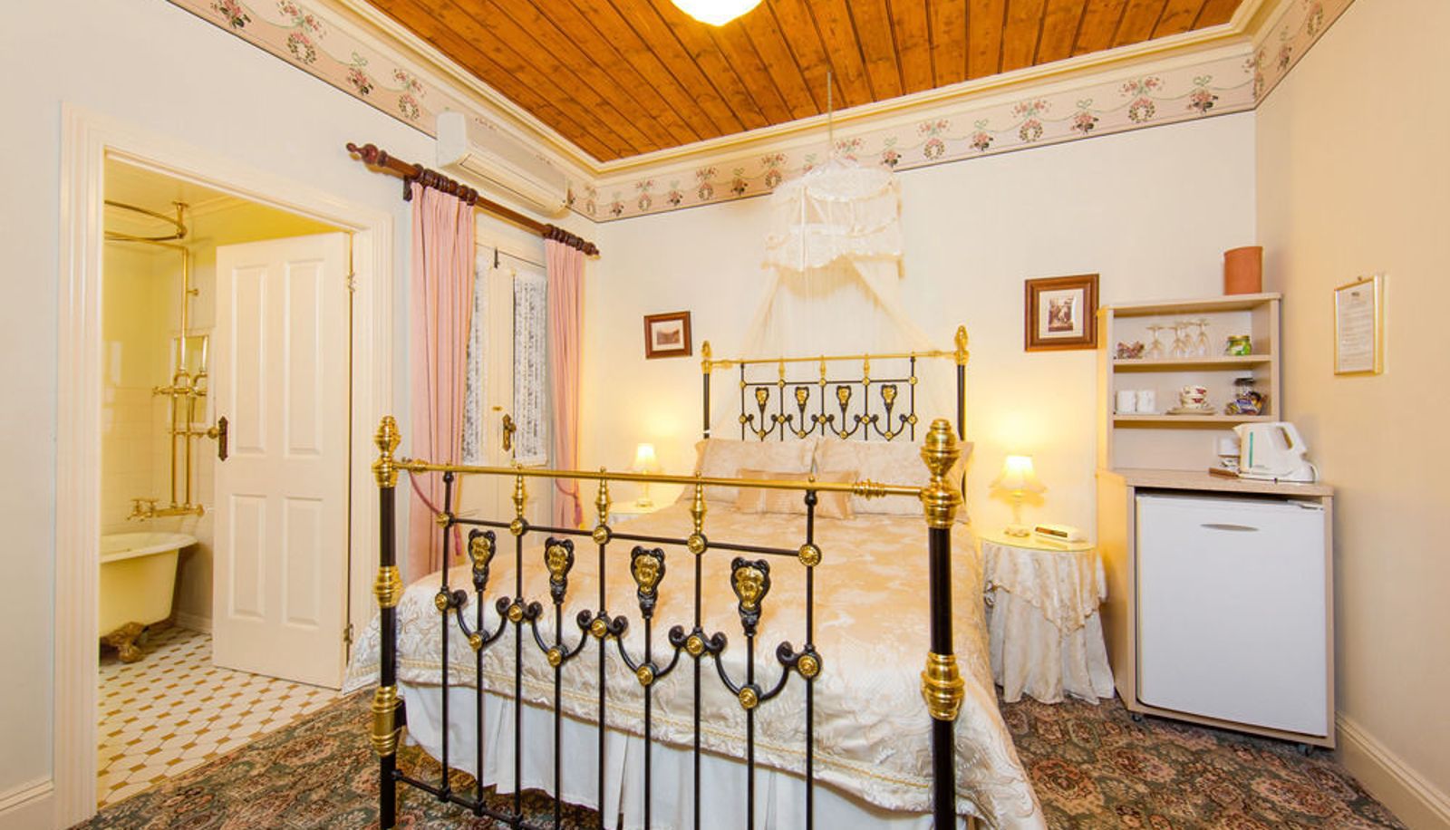 Superior room (single) - Barnsley House Bed and Breakfast