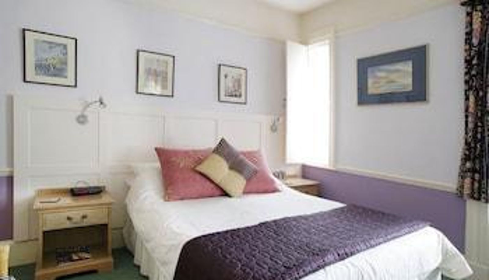 Standard room - Crossways Hotel