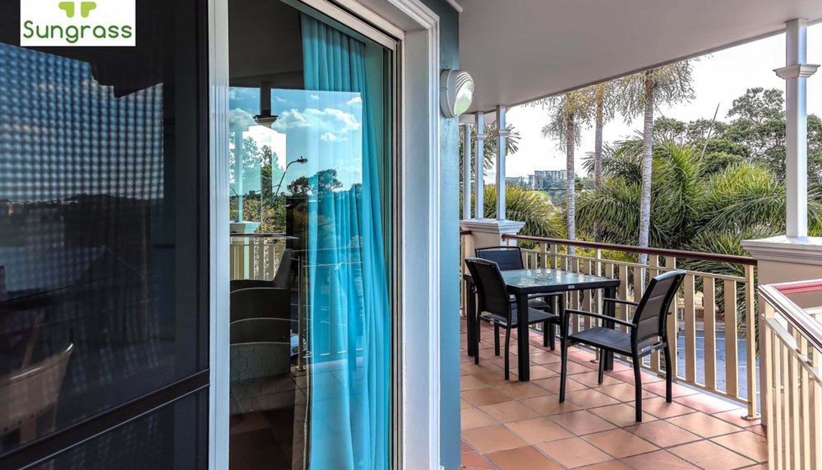 Room with balcony - City Park Apartments
