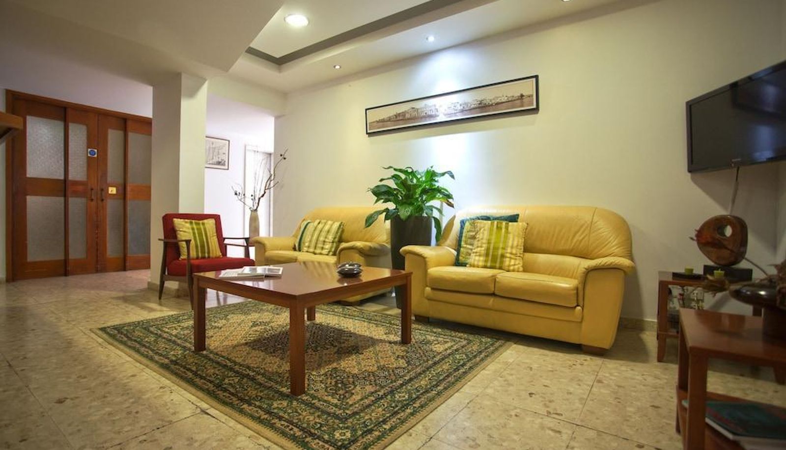 Lobby - Pigeon Beach Hotel Apartments