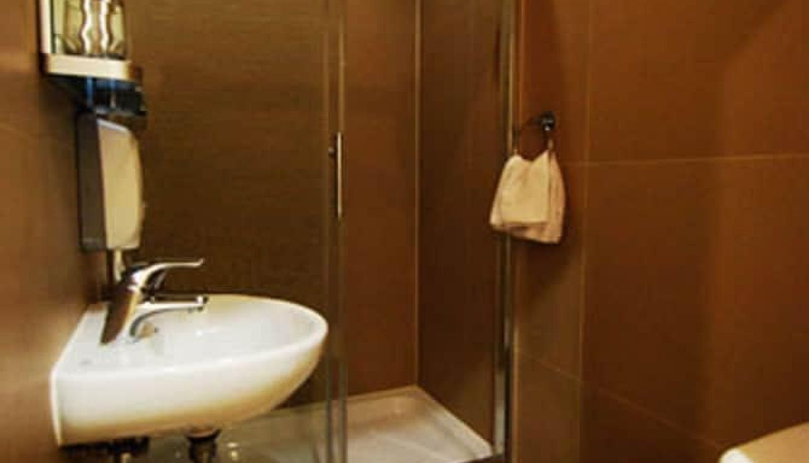 Badkamer - Clapham Guest House