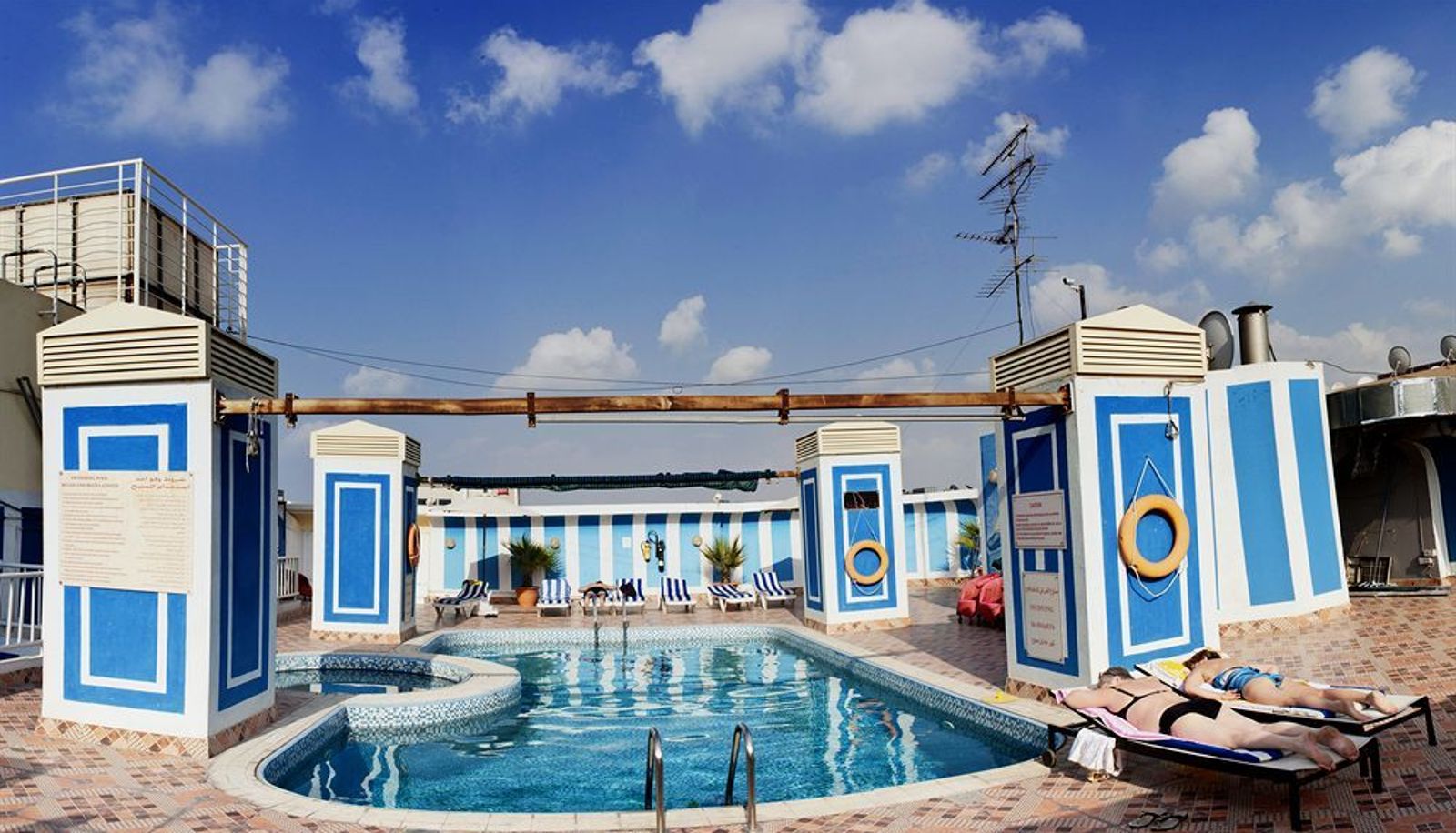Piscina - Versailles Hotel