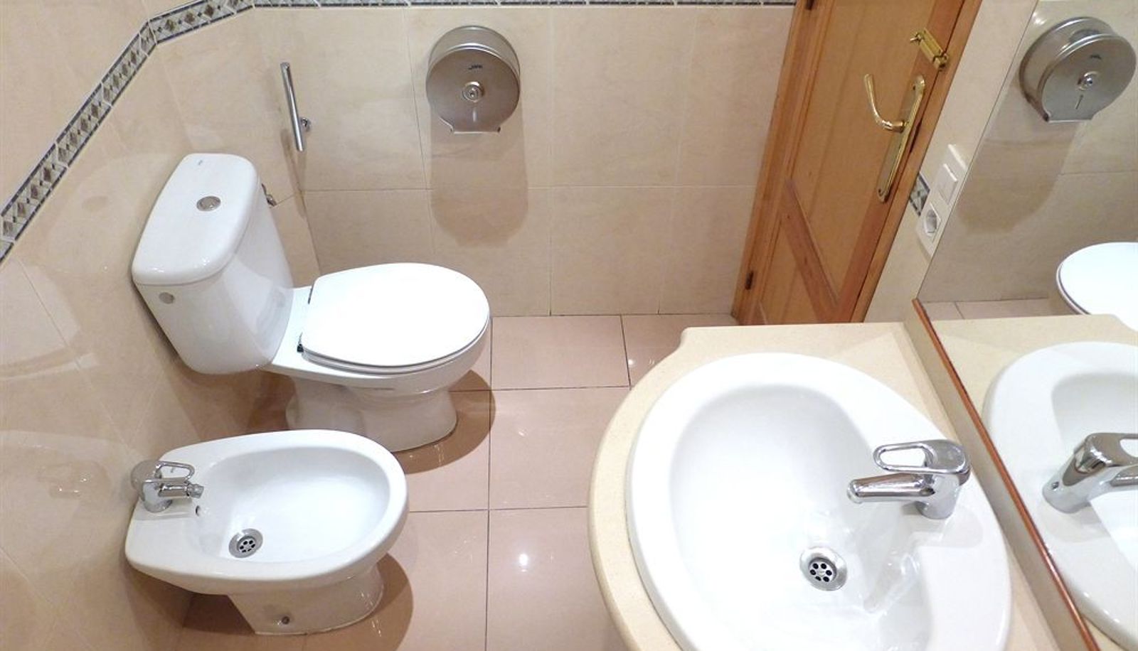 Badkamer - APTBCN Rambla Guest House