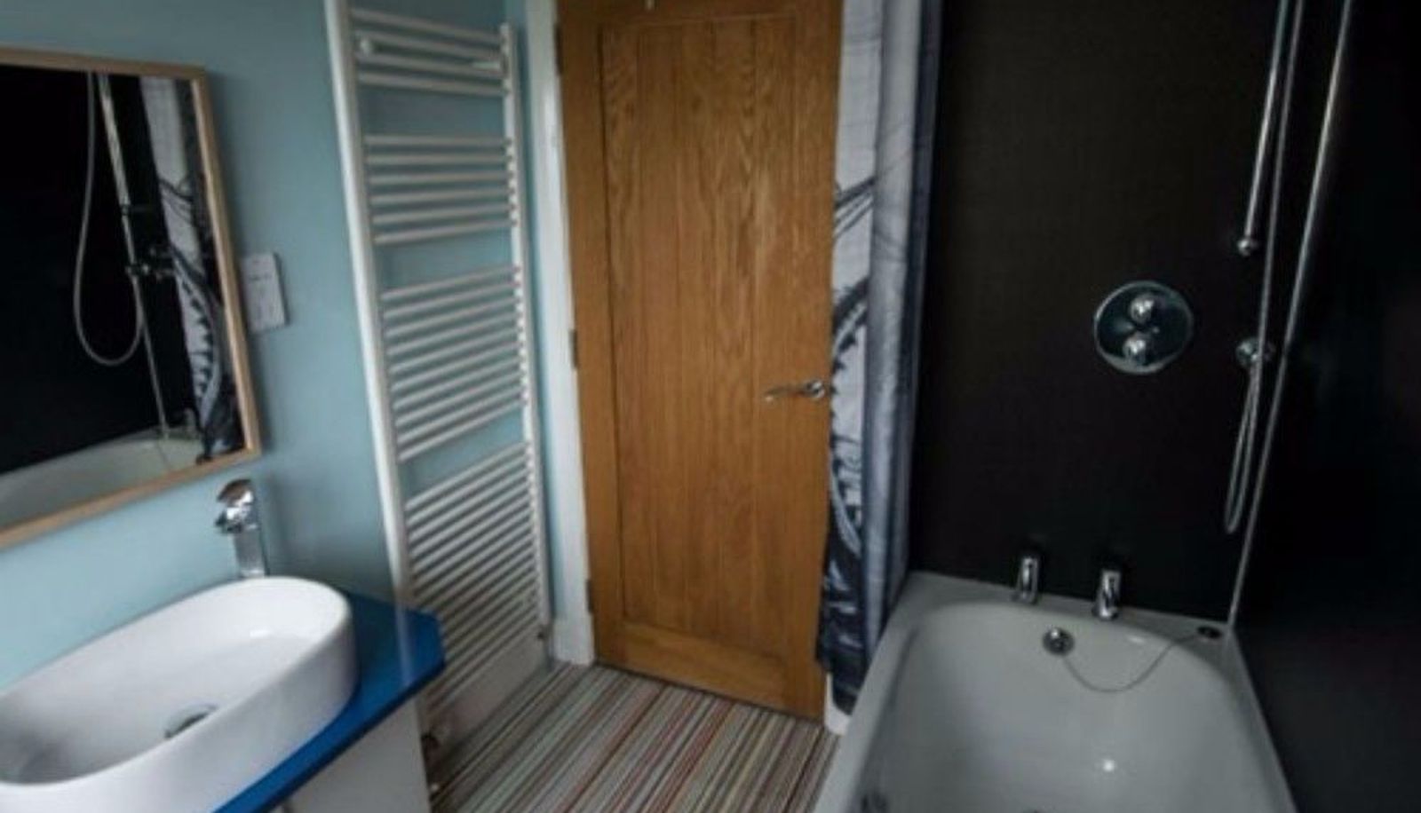 Bathroom - Farne Island Bed and Breakfast