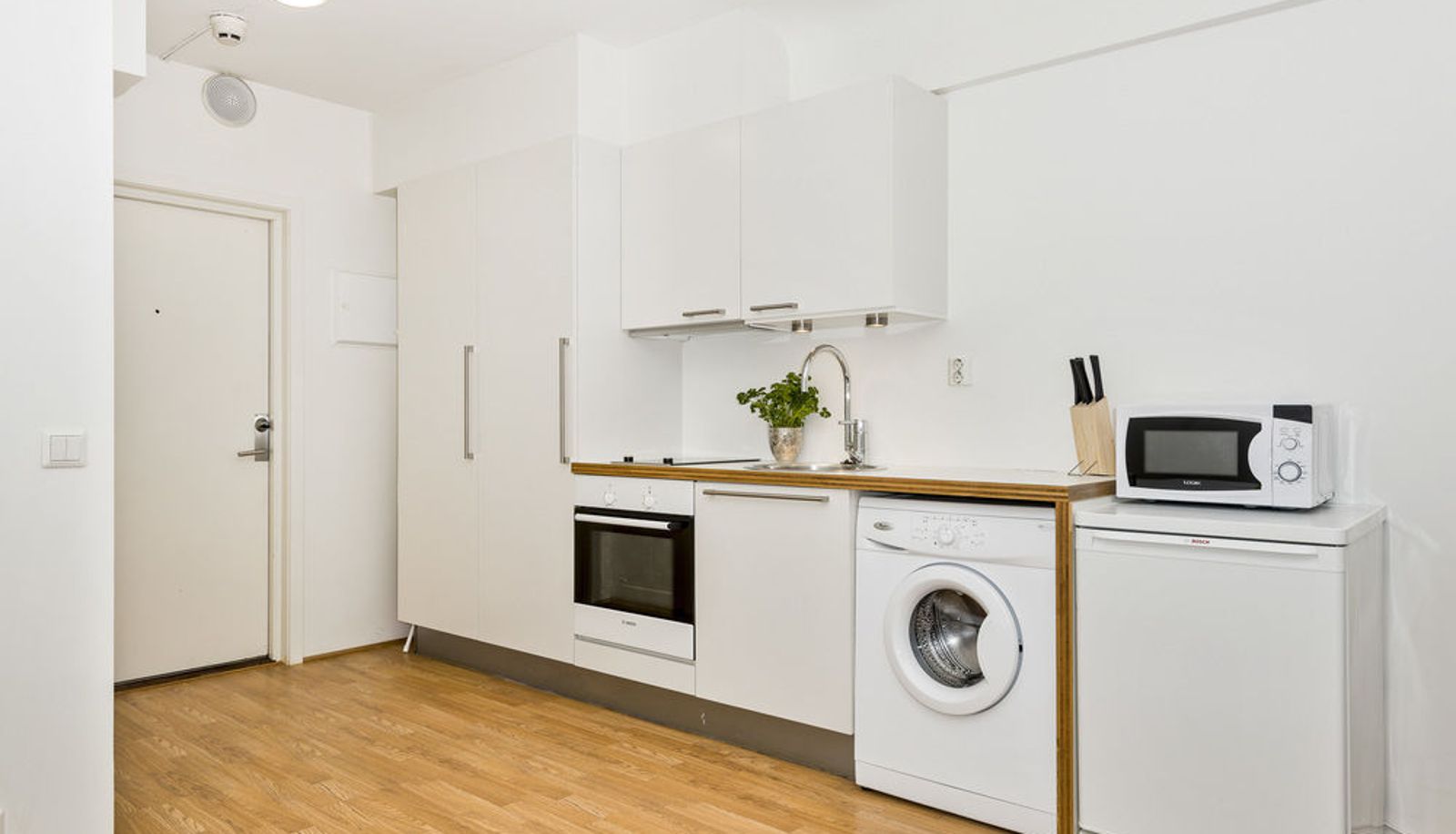 Kitchen area in the room - Forenom Apartments Posthallen