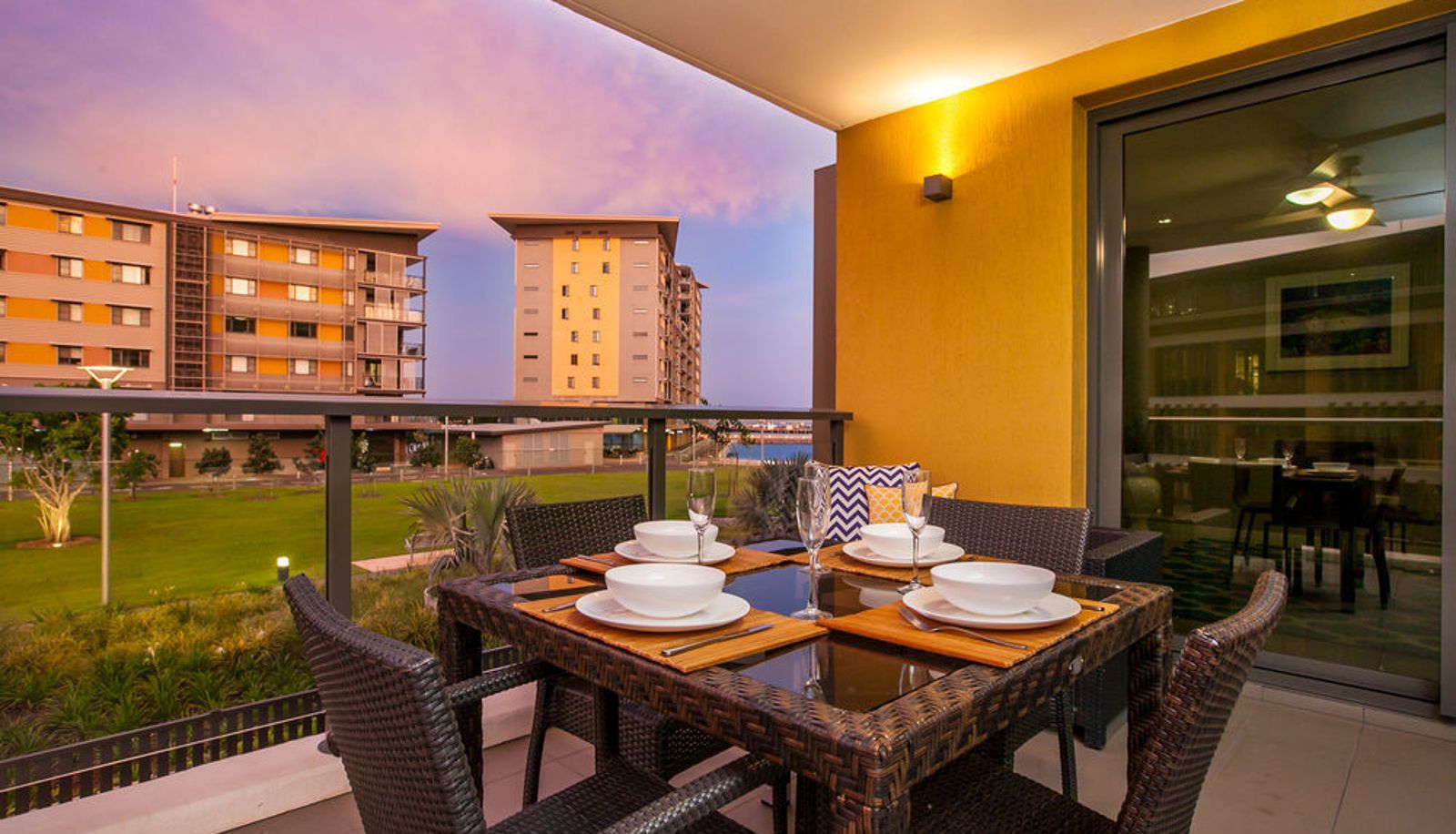 Zimmer mit Balkon - Darwin Waterfront Luxury Suites