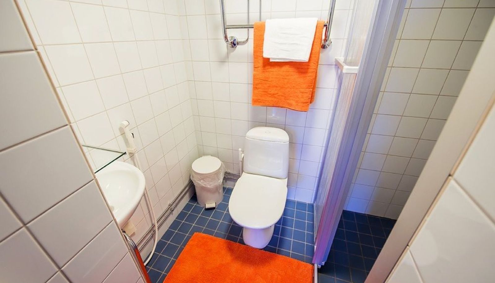 Badezimmer - Forenom Hostel Espoo Otaniemi