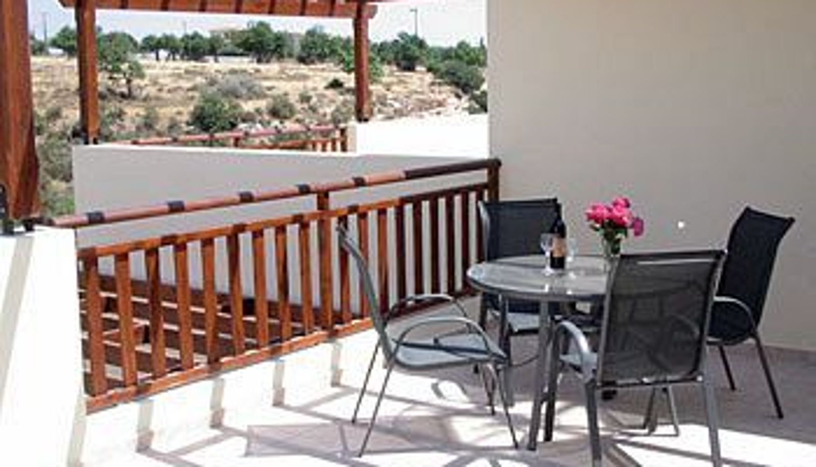 Camera con balcone - Riverside Apartment Complex