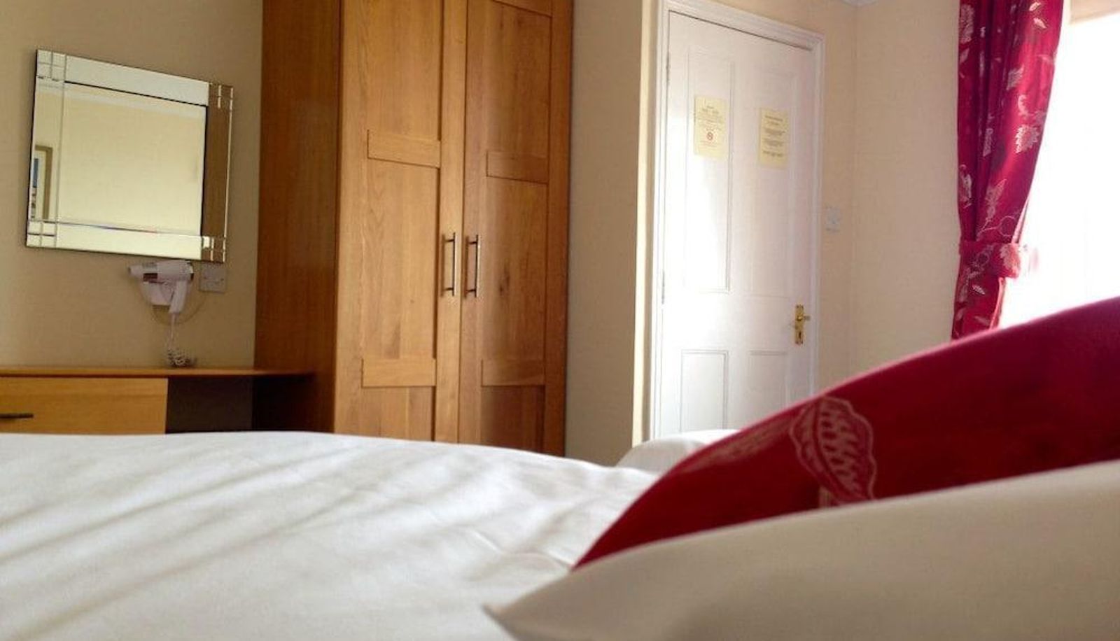 Standard room - The Kings Head & Channel View