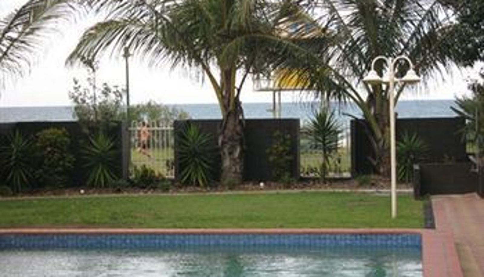 Piscina - Bahia Beachfront Apartments