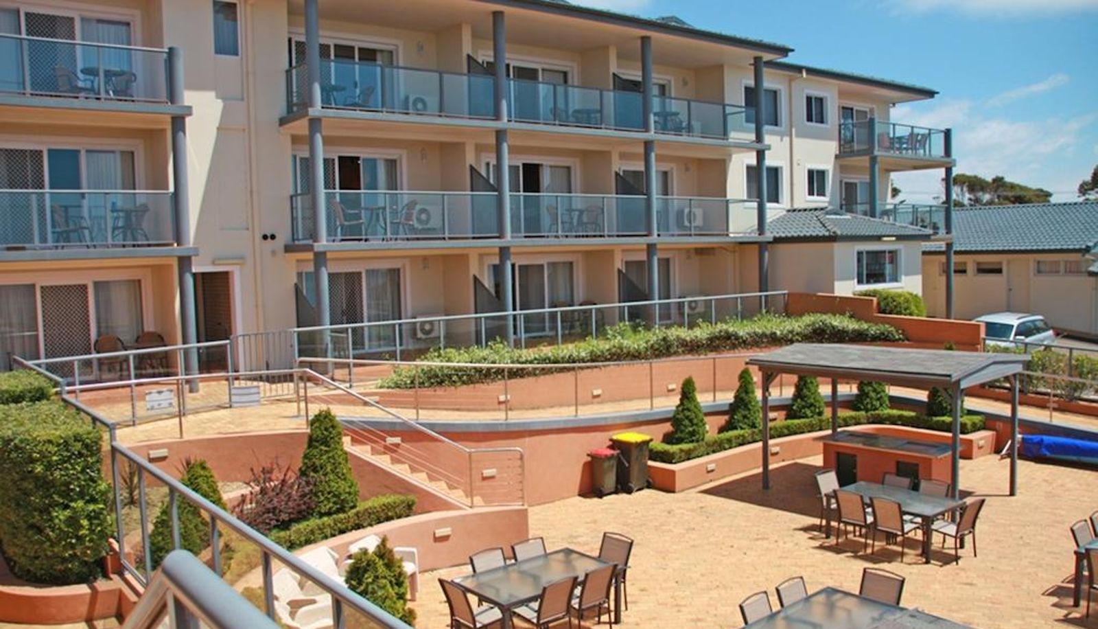 Info - Amooran Oceanside Apartments and Motel
