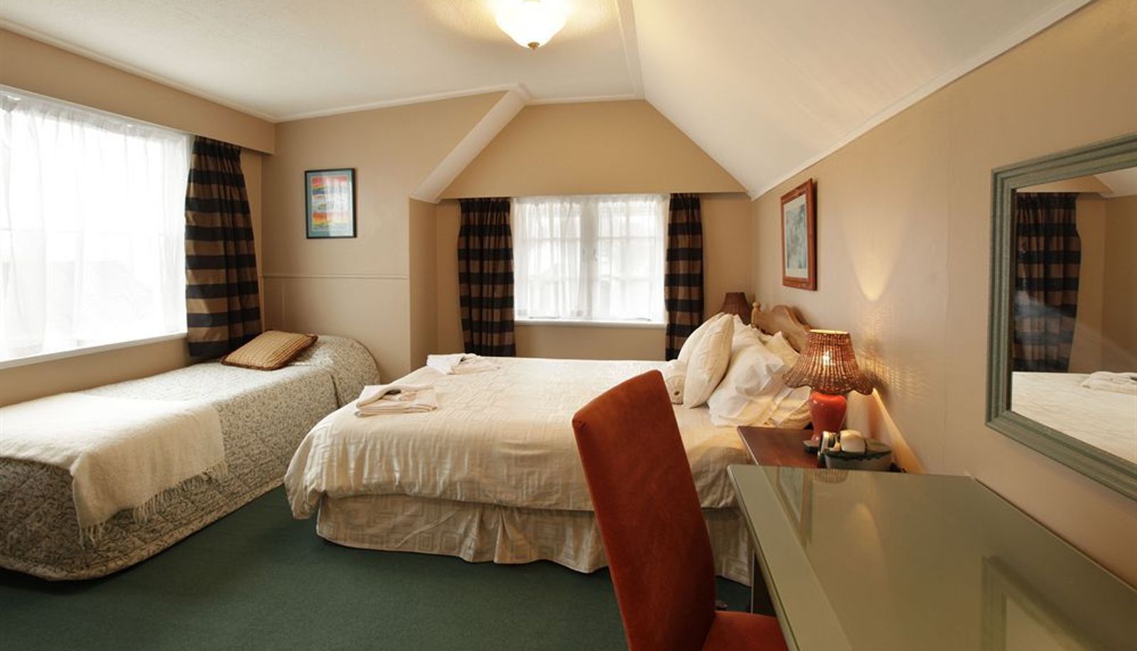 Triple room - Chalet Chevron Bed and Breakfast Hotel & Guest House