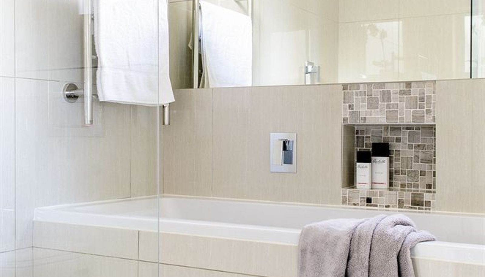 Cuarto de baño - SeaHill Luxury Apartments