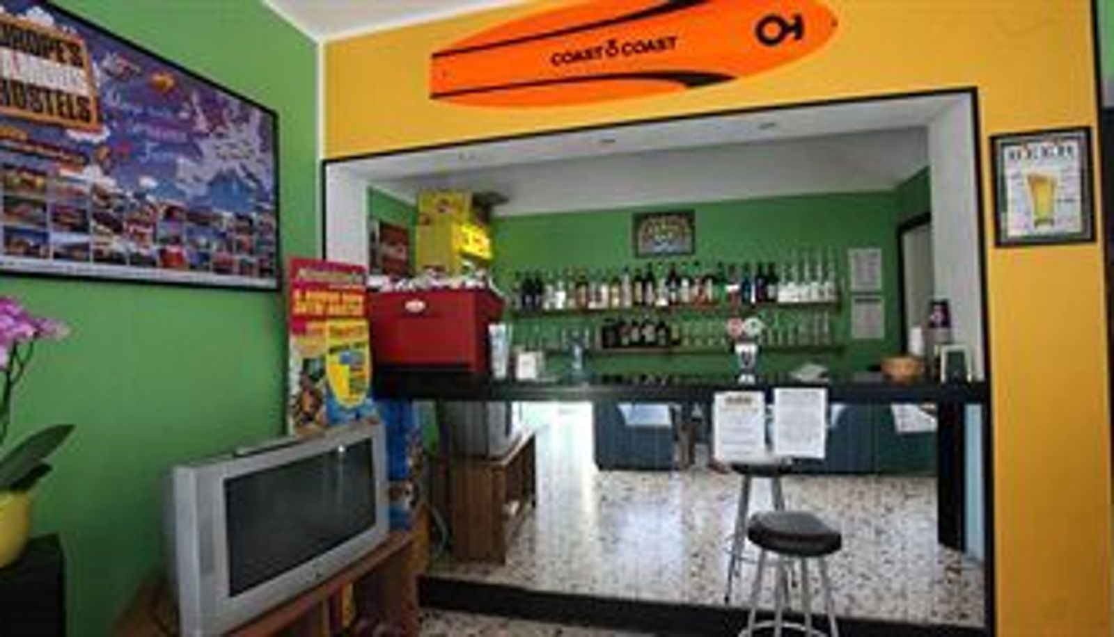 Bar - Sunflower Surf Youth Hotel - Hostel