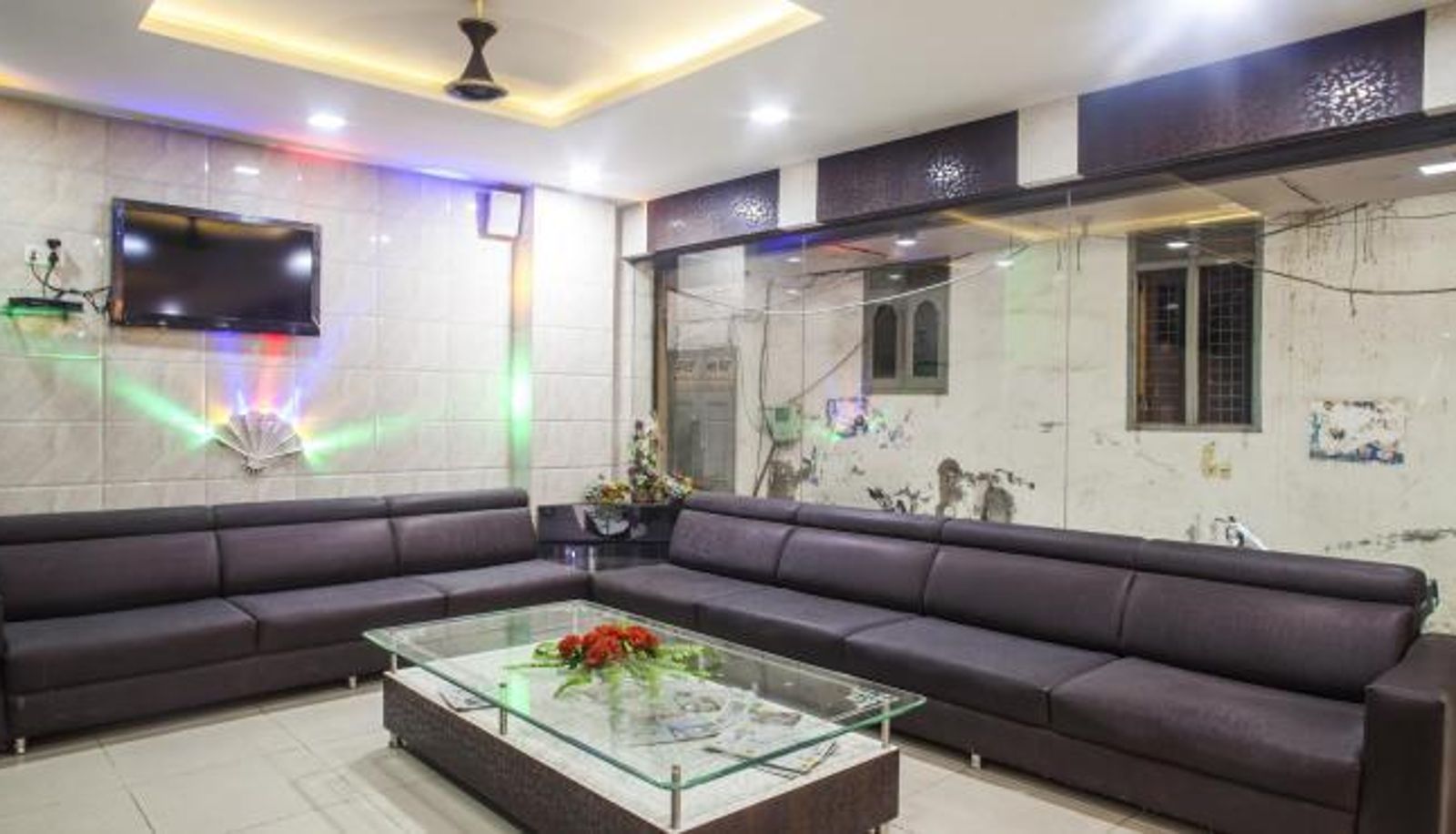 Hall - Raj Tirath Niwas