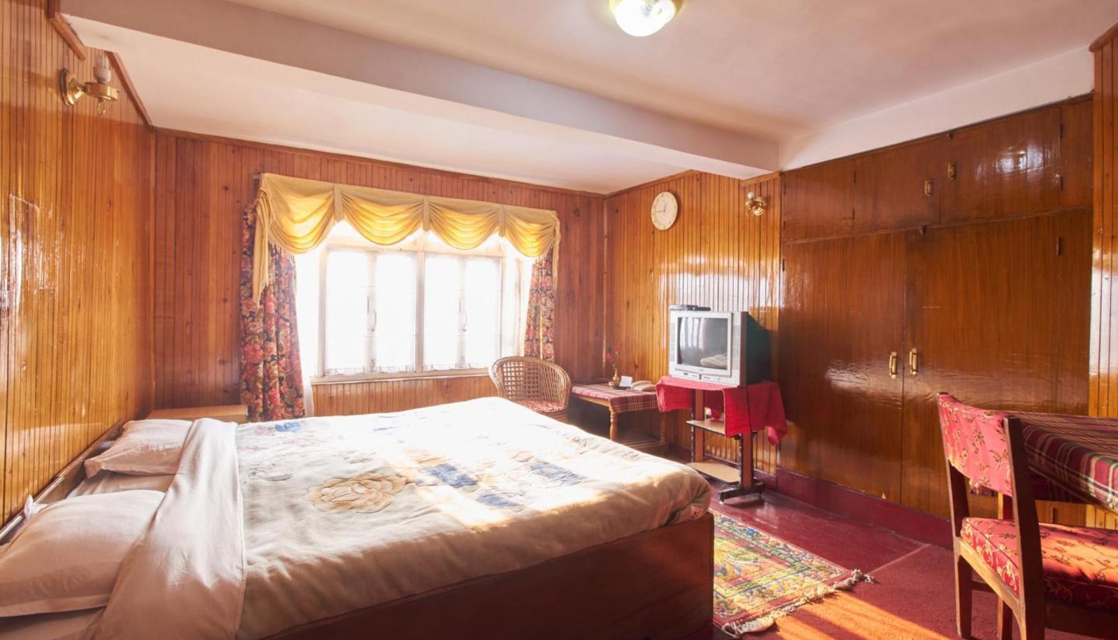 Info - Hotel New Heritage Seven Seventeen