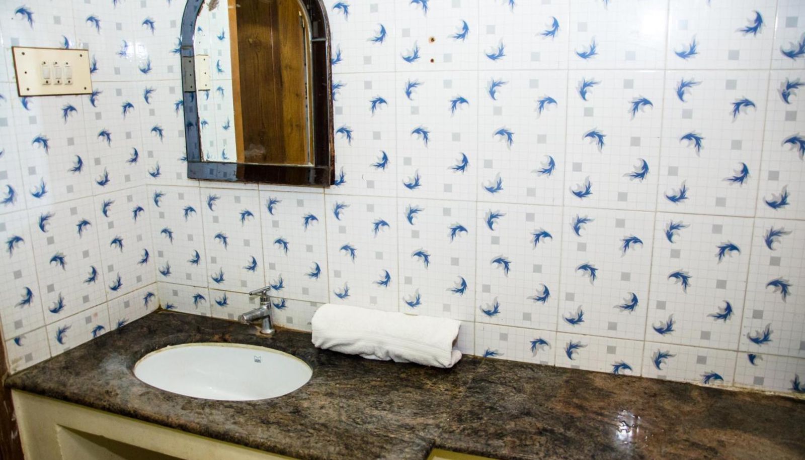Superior room (single) - Sunil krishna Hotel