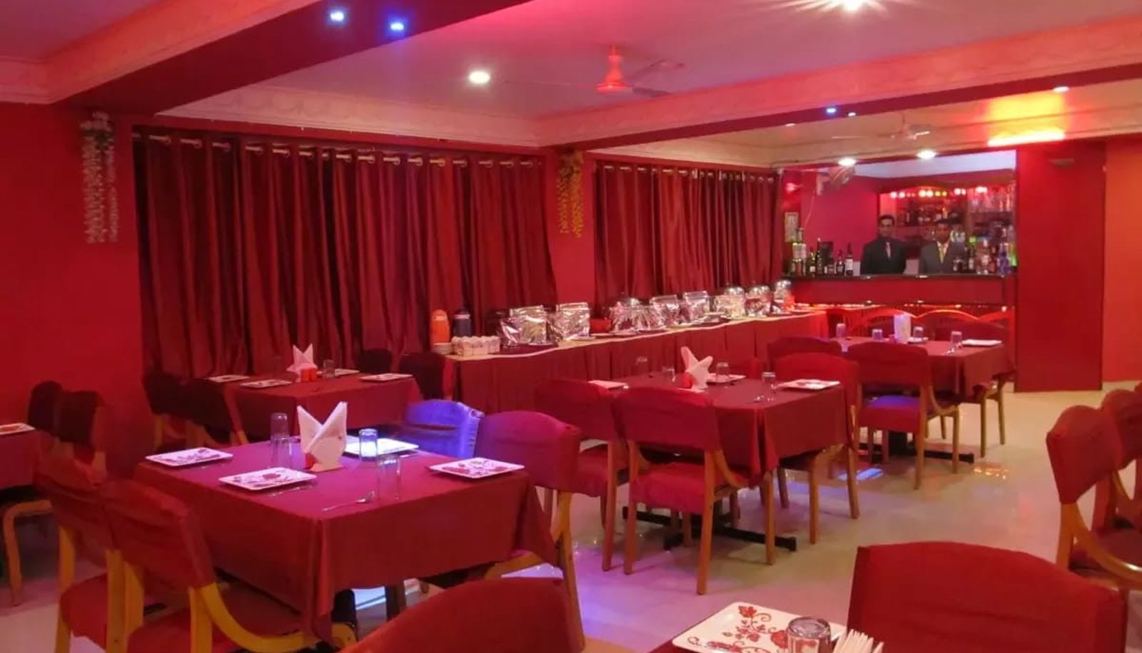 Salle de petit-déjeuner dans le restaurant - Hotel Brighton