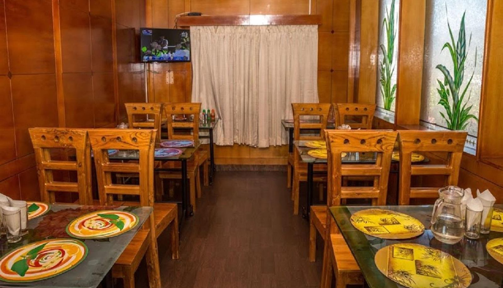 Frühstücksraum innerhalb des Restaurants - Orchid Inn