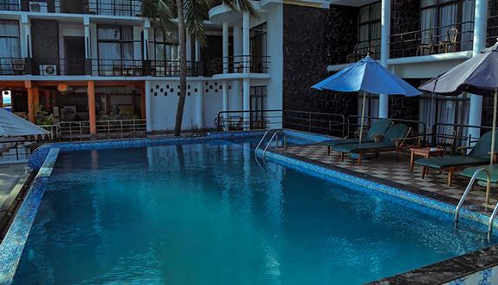 Pool - Beach Hotel De Tour Neelakanta