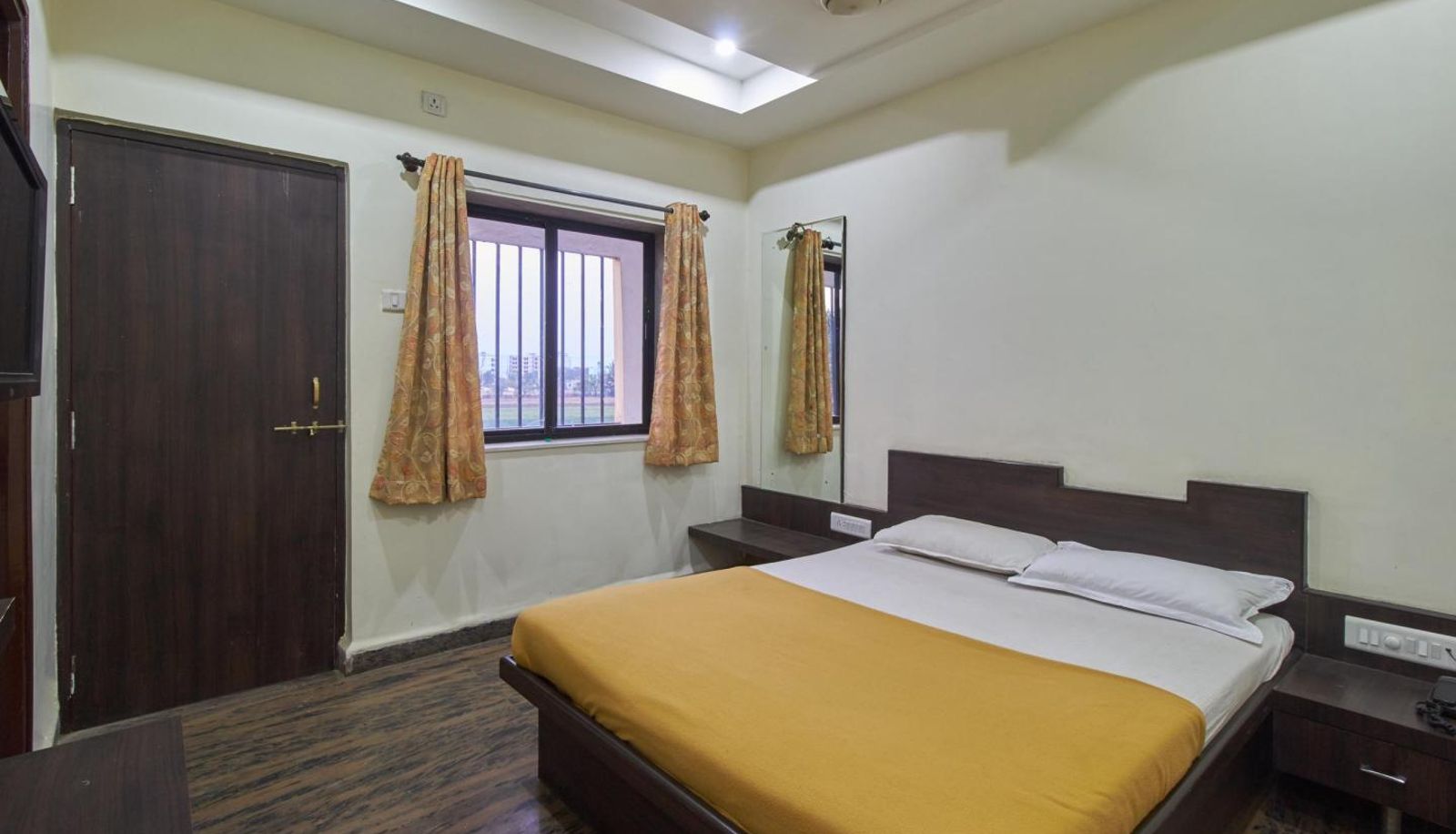 Info - Hotel Raj