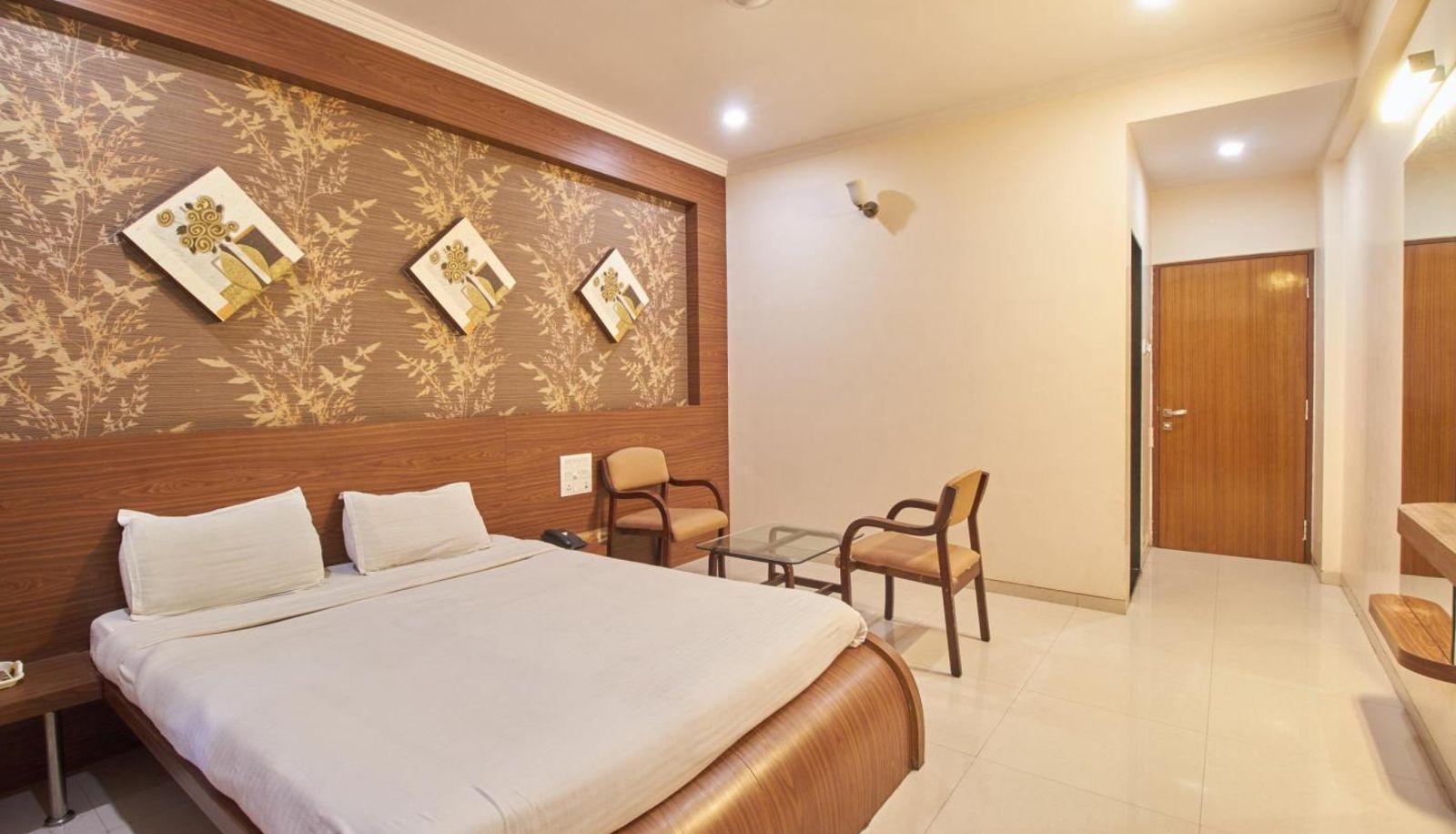 Room with sea view - Saishri Hotels