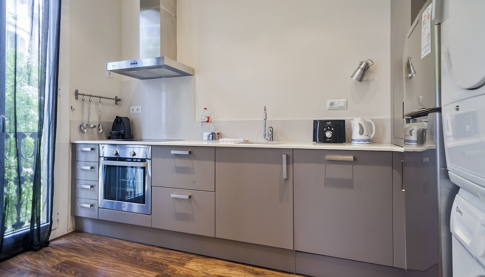 Kitchen area in the room - Aspasios Urquinaona Design