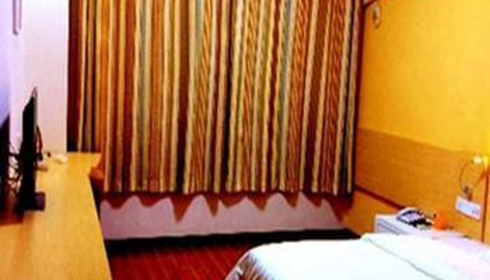 Room - 7 Days Hotel (Emeishan Delicious Street Store)