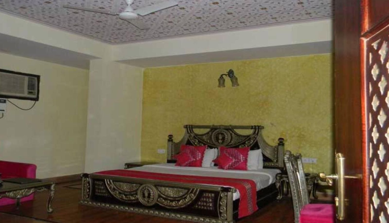 Info - Siris 18 - A Boutique Hotel