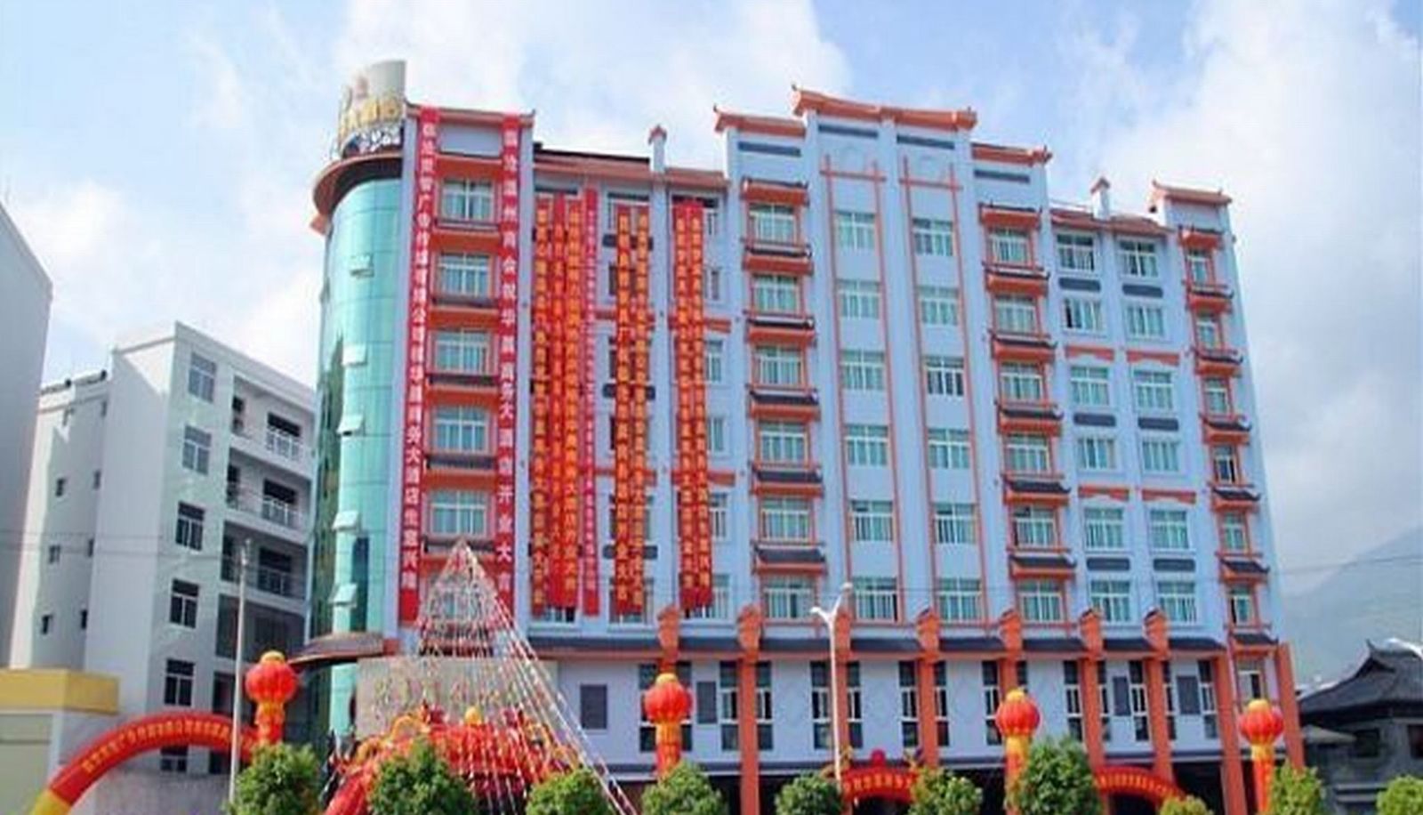 Area esterna dell'hotel - Hua Chen Business